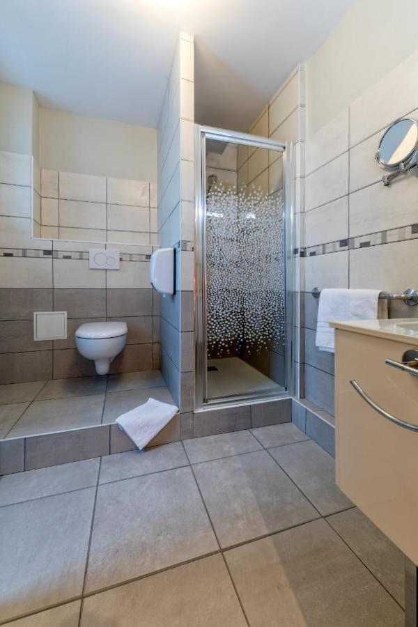 Hotel La Commanderie De Champarey Bourgoin-Jallieu Zewnętrze zdjęcie